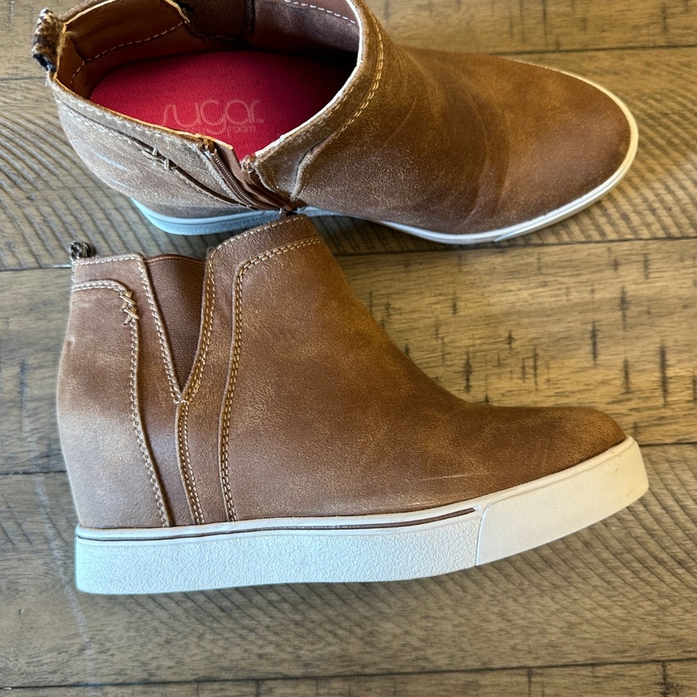 Sugar sneakers in great shape, only wore once.